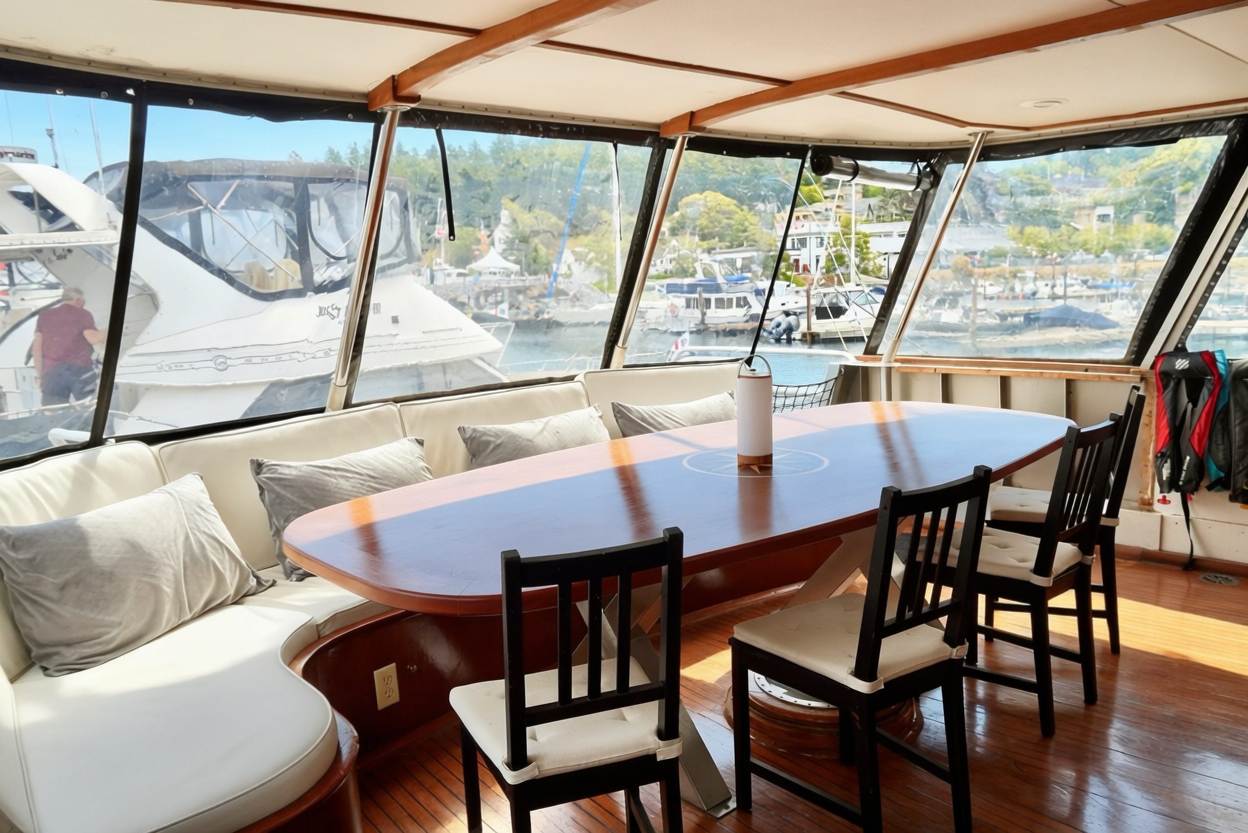 Sun Room Seats 10